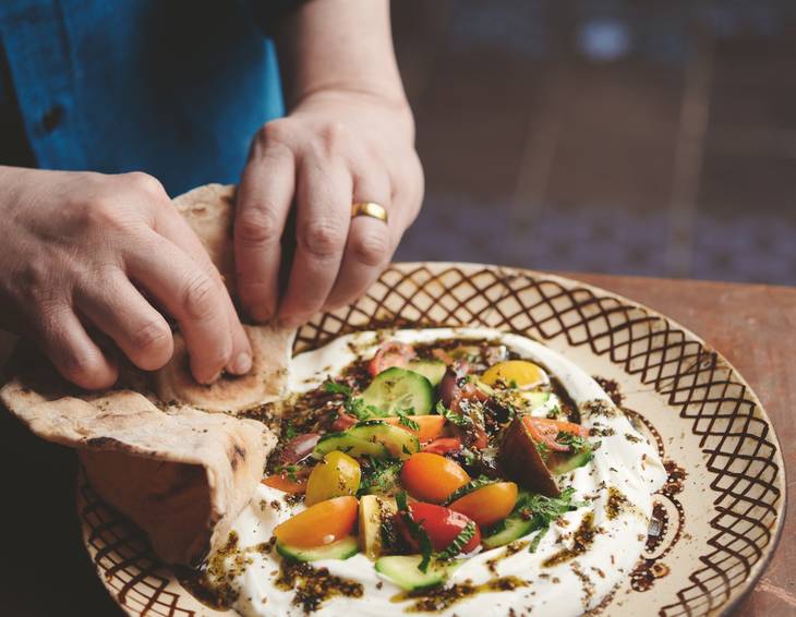 Labneh, Tomate, Gurke und Za’atar Labneh, Tomate, Gurke und Za’atar