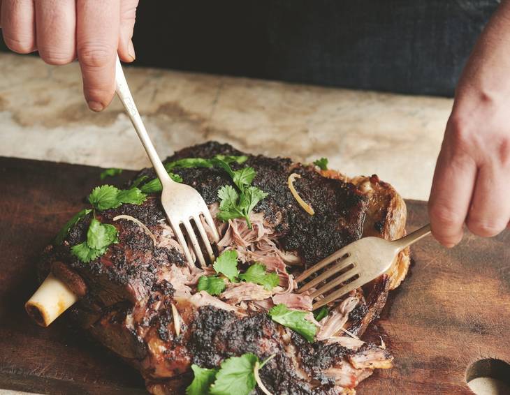 Maghrebi — langsam geschmorte Lammschulter Maghrebi — langsam geschmorte Lammschulter