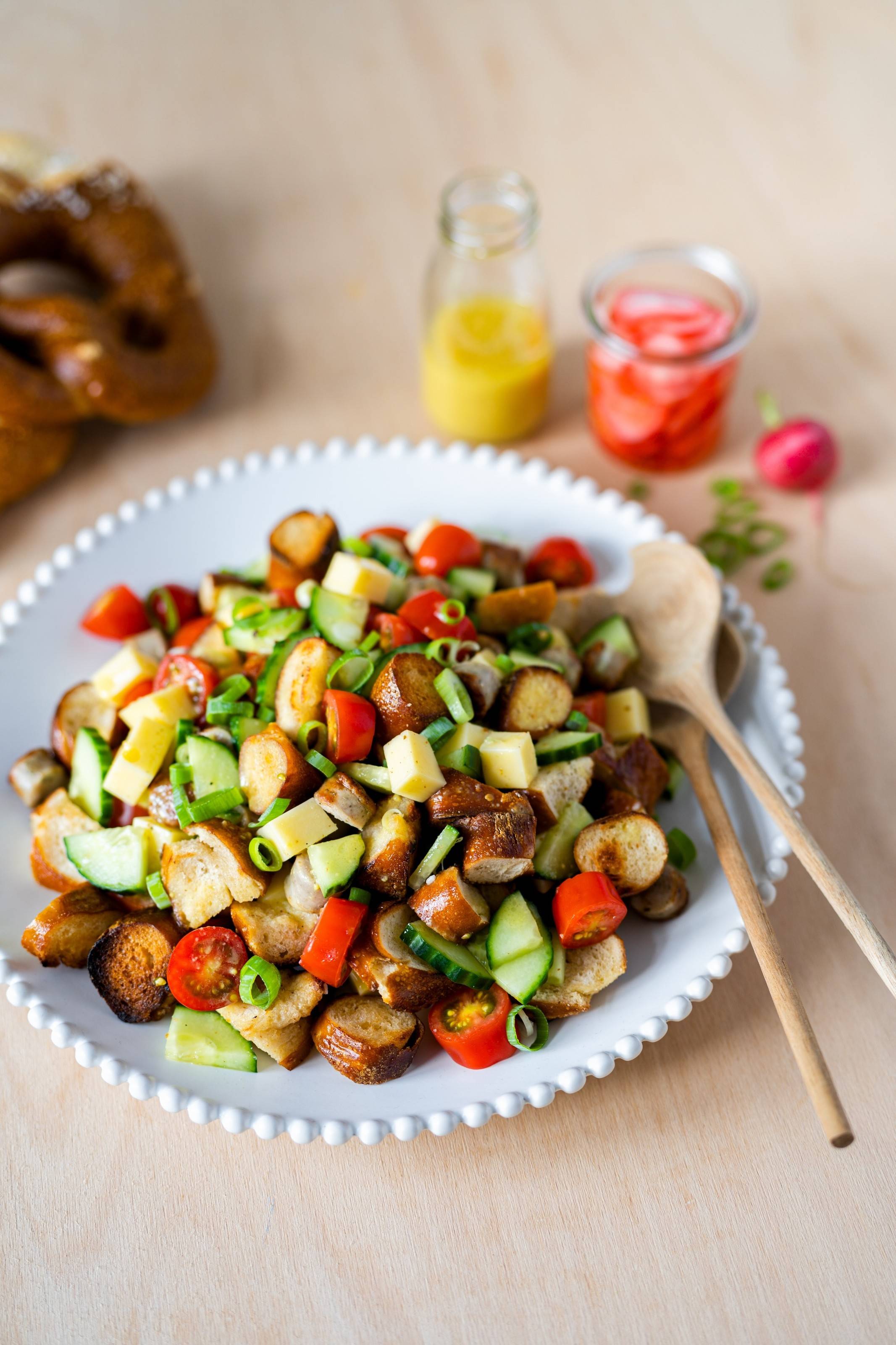 Brezel-Salat mit Honig-Dressing