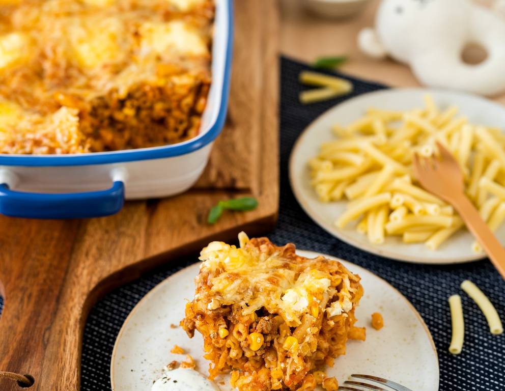 Maccaroni-Auflauf mit Hackfleisch und Mais Maccaroni-Auflauf mit Hackfleisch und Mais