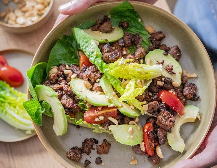 Romanasalat mit Harissa-Hack Romanasalat mit Harissa-Hack