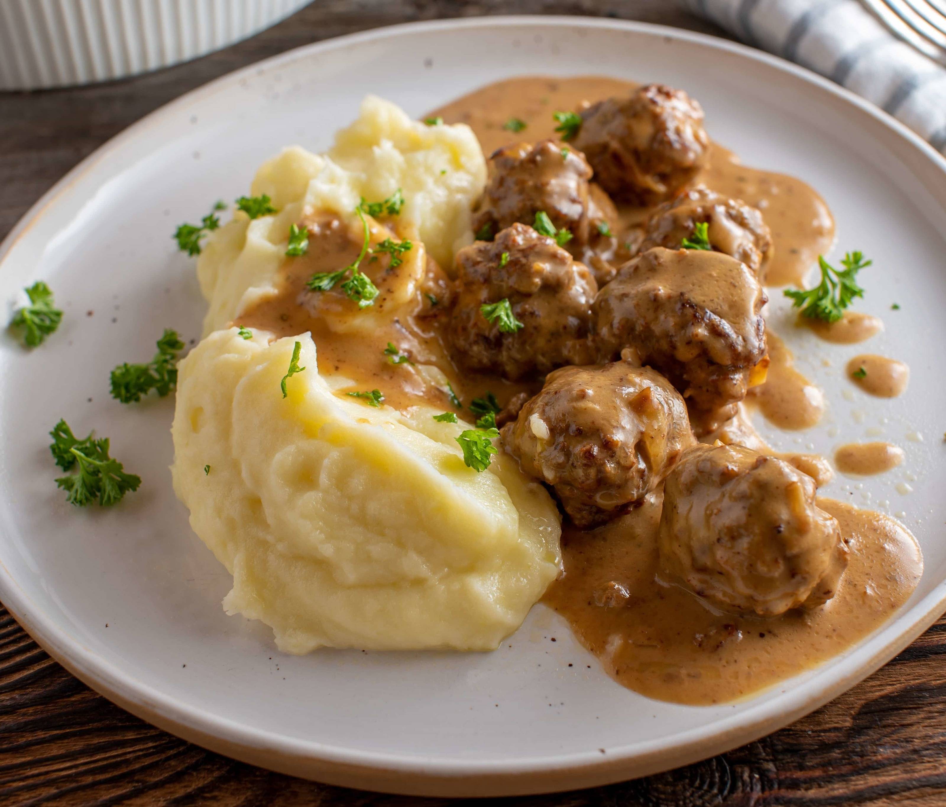 Schwedische Fleischbällchen mit Kartoffelpüree Rezept - ichkoche.de Schwedische Fleischbällchen mit Kartoffelpüree Rezept - ichkoche.de