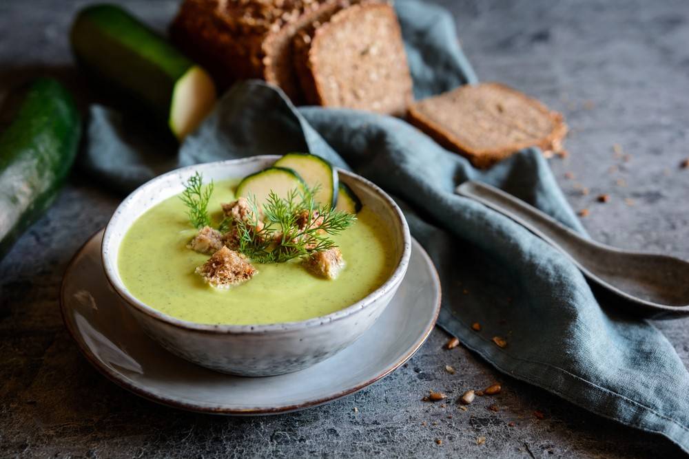 Zucchinicremesuppe mit Dill