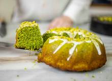 Pistaziengugelhupf mit Zitronen-Zuckerguss Pistaziengugelhupf mit Zitronen-Zuckerguss