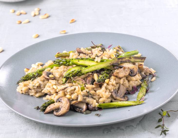 Spargelrisotto mit Champignons und Kräutern Spargelrisotto mit Champignons und Kräutern