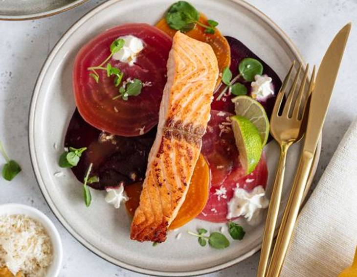 Gegrillter Lachs auf bunten Rüben Gegrillter Lachs auf bunten Rüben