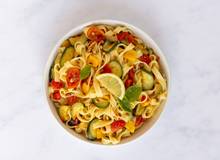 Zitronenpasta mit italienischem Gemüse Zitronenpasta mit italienischem Gemüse