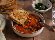 Eintopf mit Letscho und Kichererbsen Eintopf mit Letscho und Kichererbsen