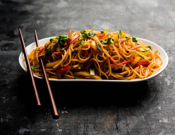 Gebratene Asia-Nudeln mit Mangold Gebratene Asia-Nudeln mit Mangold