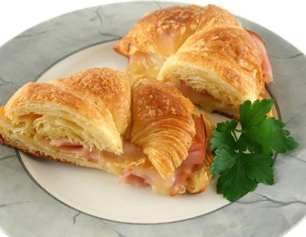 Pikantes Frühstückscroissant
