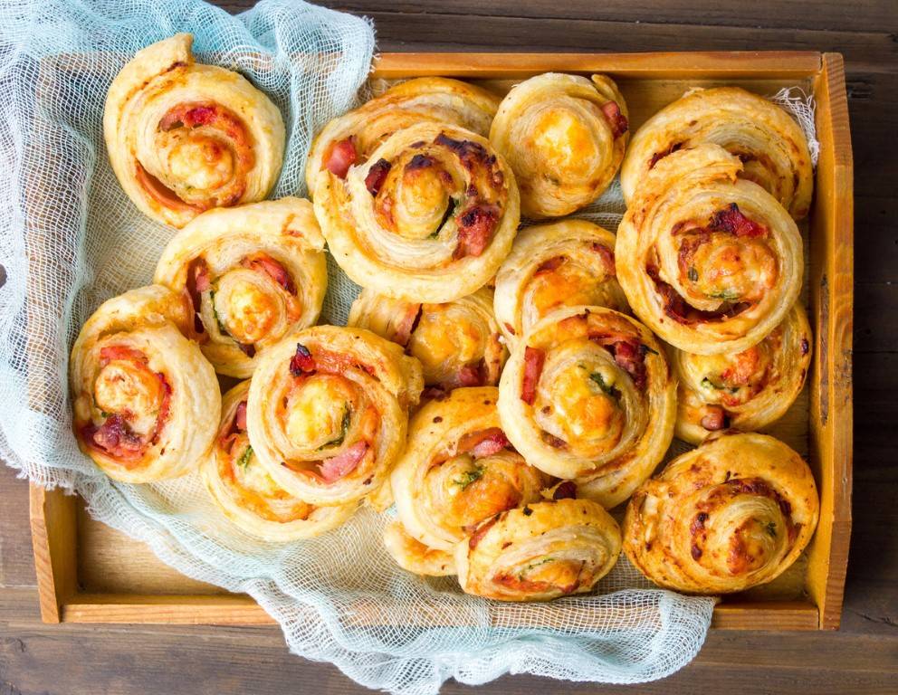 Pikante Blätterteigschnecken Rezept - ichkoche.at Pikante Blätterteigschnecken Rezept - ichkoche.at