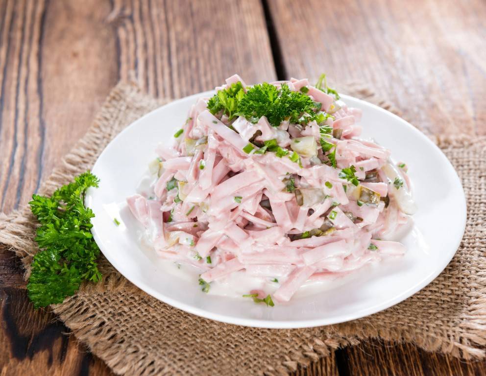 Wurstsalat mit Mayonnaise