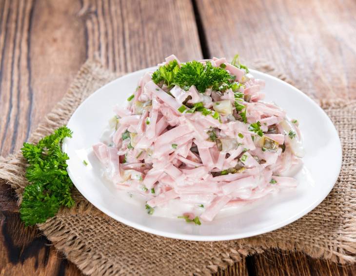 Wurstsalat mit Mayonnaise Wurstsalat mit Mayonnaise