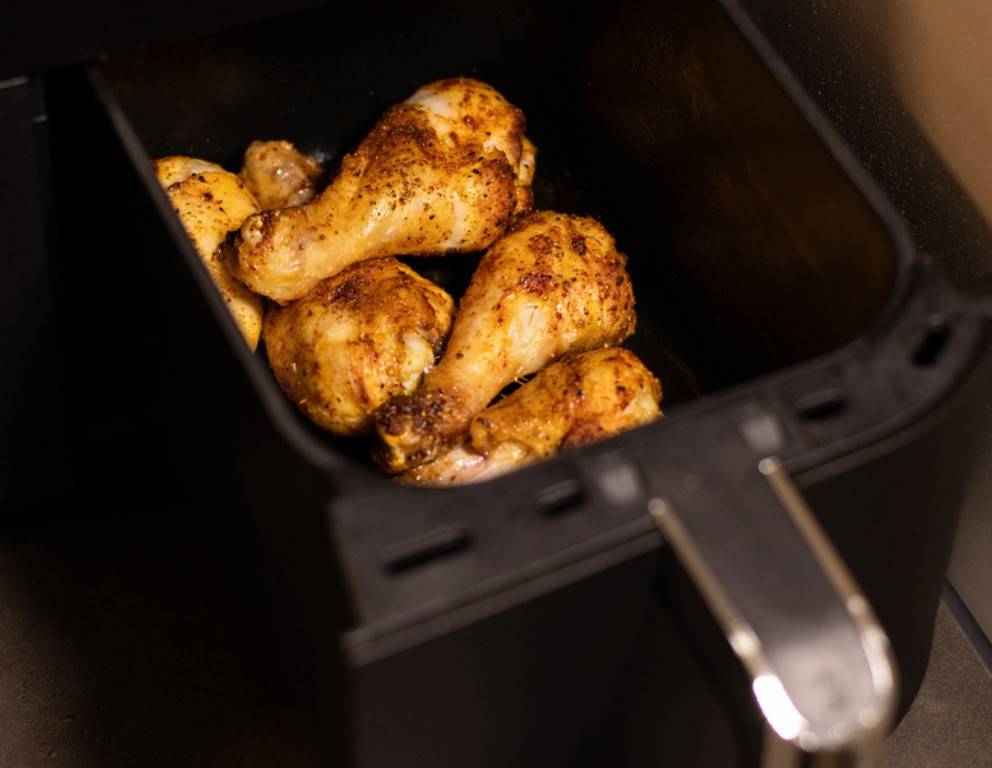 Pikante Hühner-Unterschenkel mit Grillmarinade aus der Heißluftfritteuse