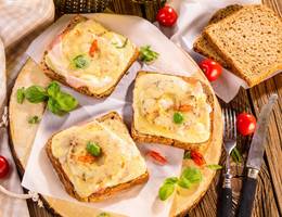 Toast Hawaii aus der Heißluftfritteuse Toast Hawaii aus der Heißluftfritteuse