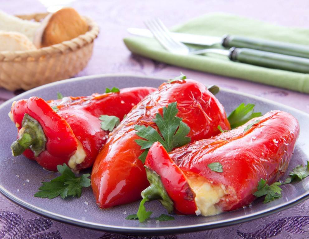 Gefüllte Paprika mit Frischkäse-Kräuter-Fülle