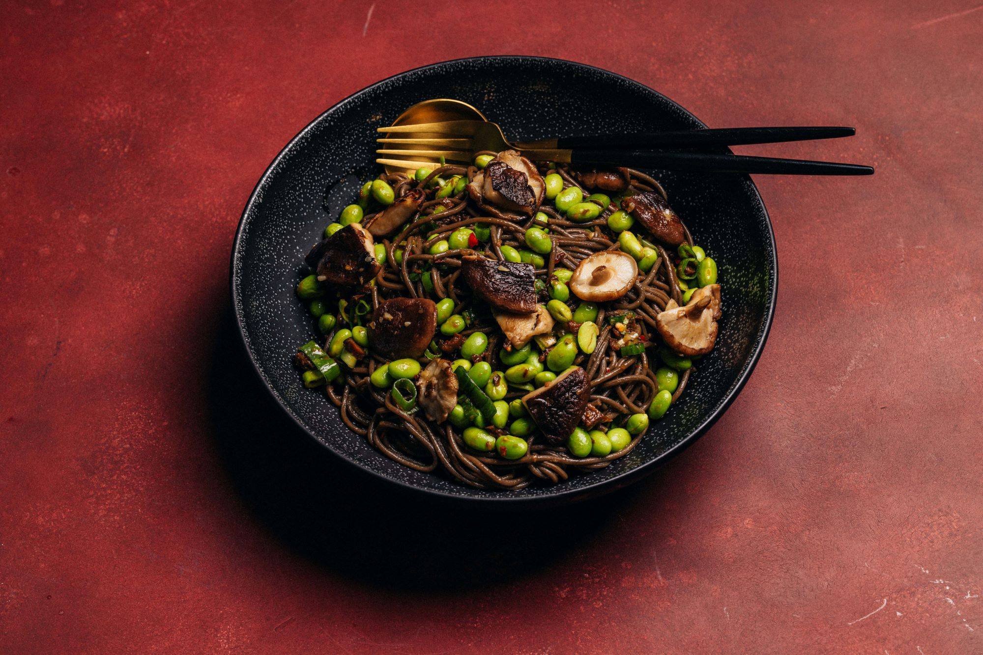 Soba Nudel Salat mit Edamame