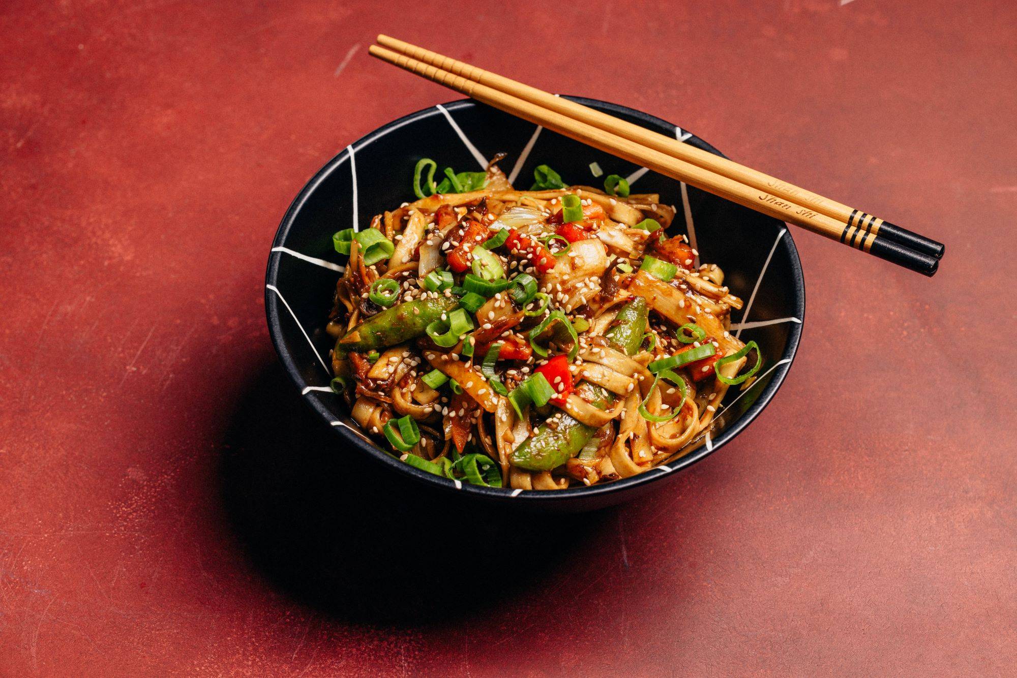 Gebratene Udon Nudeln mit iglo Wok Gemüse