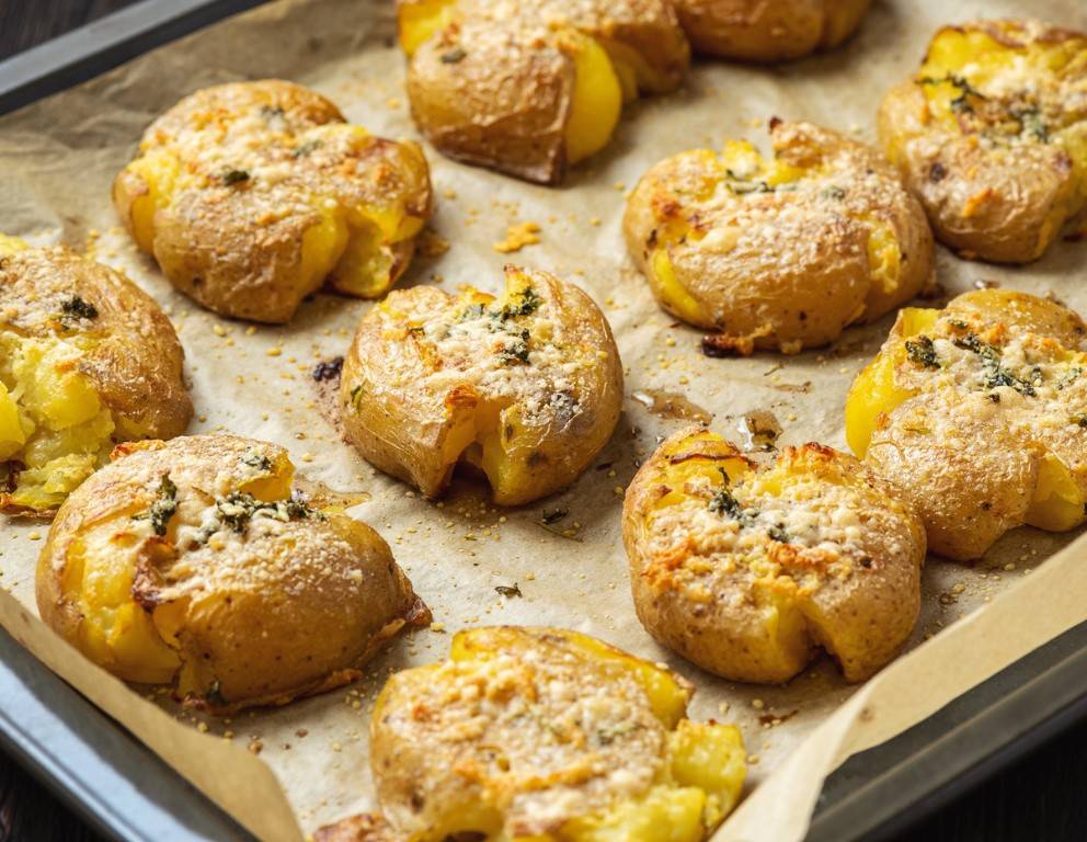 Knusprige Quetschkartoffeln mit Kräutern