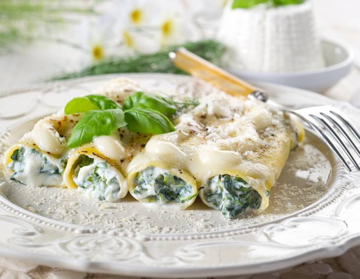 Cannelloni mit Ricotta-Spinat-Füllung Cannelloni mit Ricotta-Spinat-Füllung