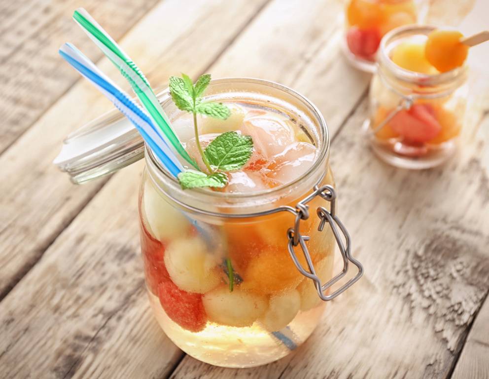 Grüntee-Limetten-Melonen-Bowle