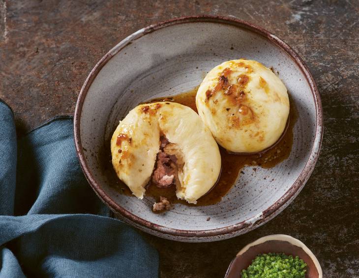 Erdäpfel-Germknödel mit Selchfleischfülle Erdäpfel-Germknödel mit Selchfleischfülle