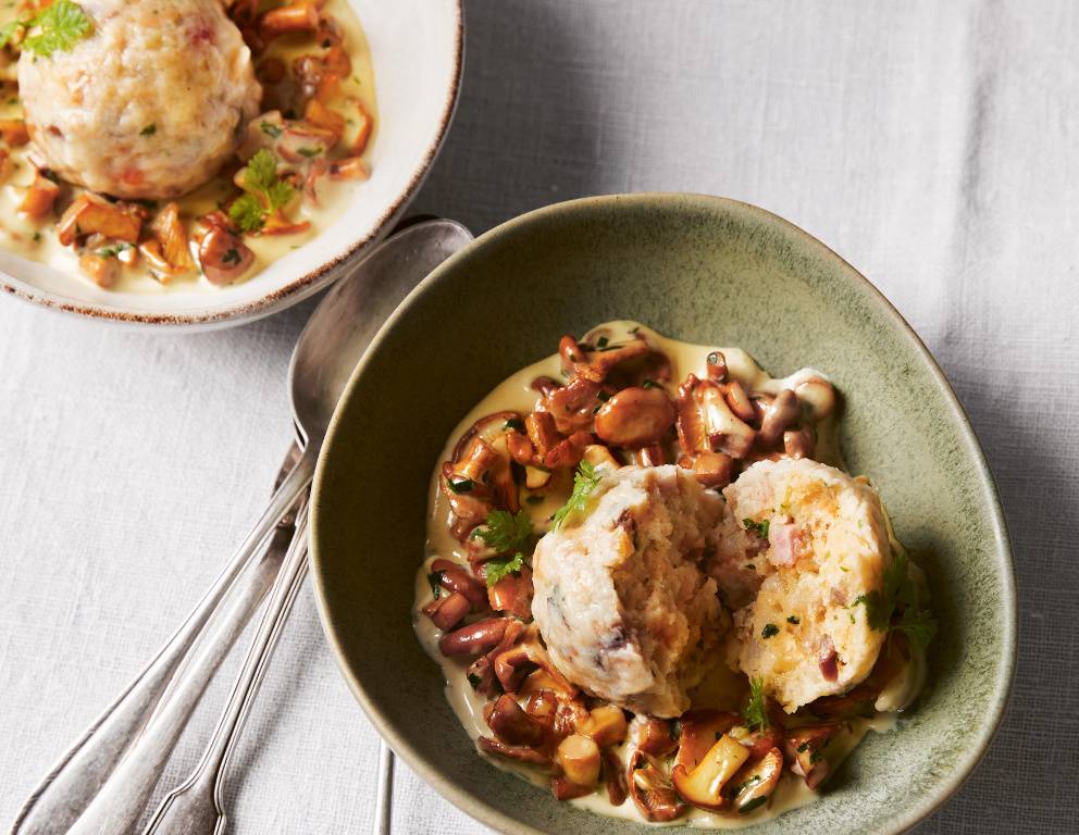 Speckknödel mit Rahmschwammerln