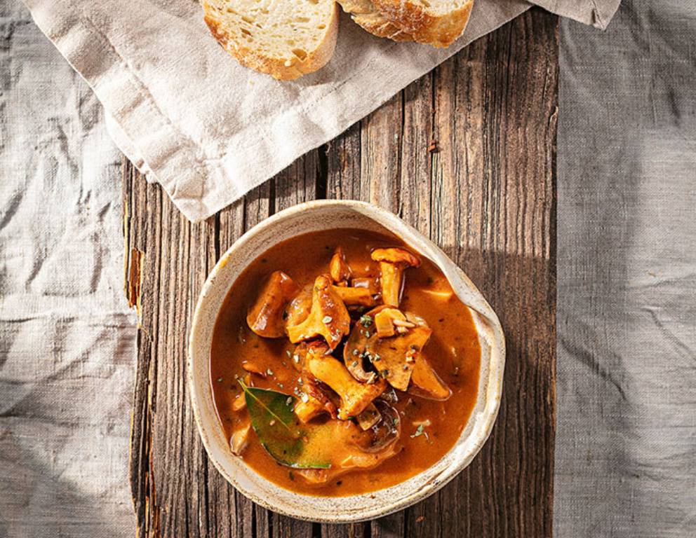 Waldpilzpaprikasch mit Sauerrahm