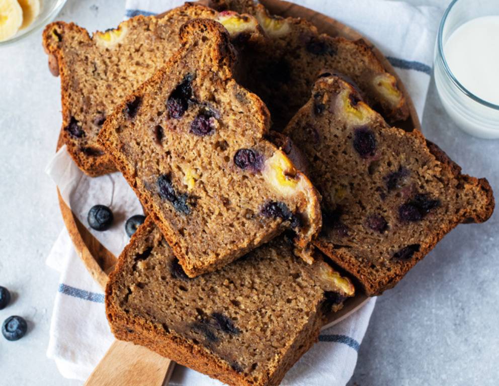 Bananenbrot mit Heidelbeeren