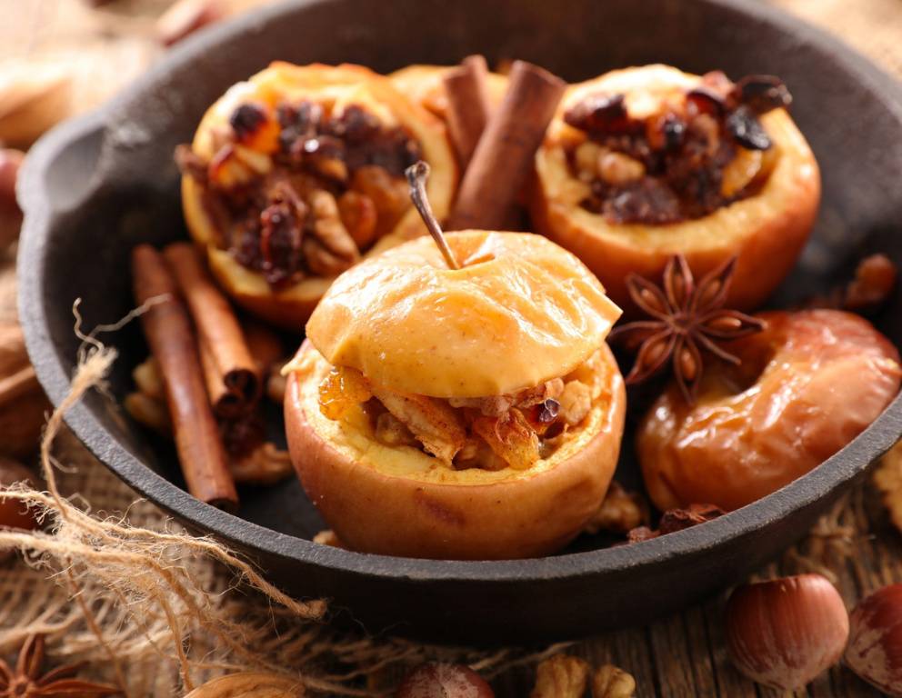 Bratapfel gefüllt mit Datteln und Maroni aus der Heißluftfritteuse