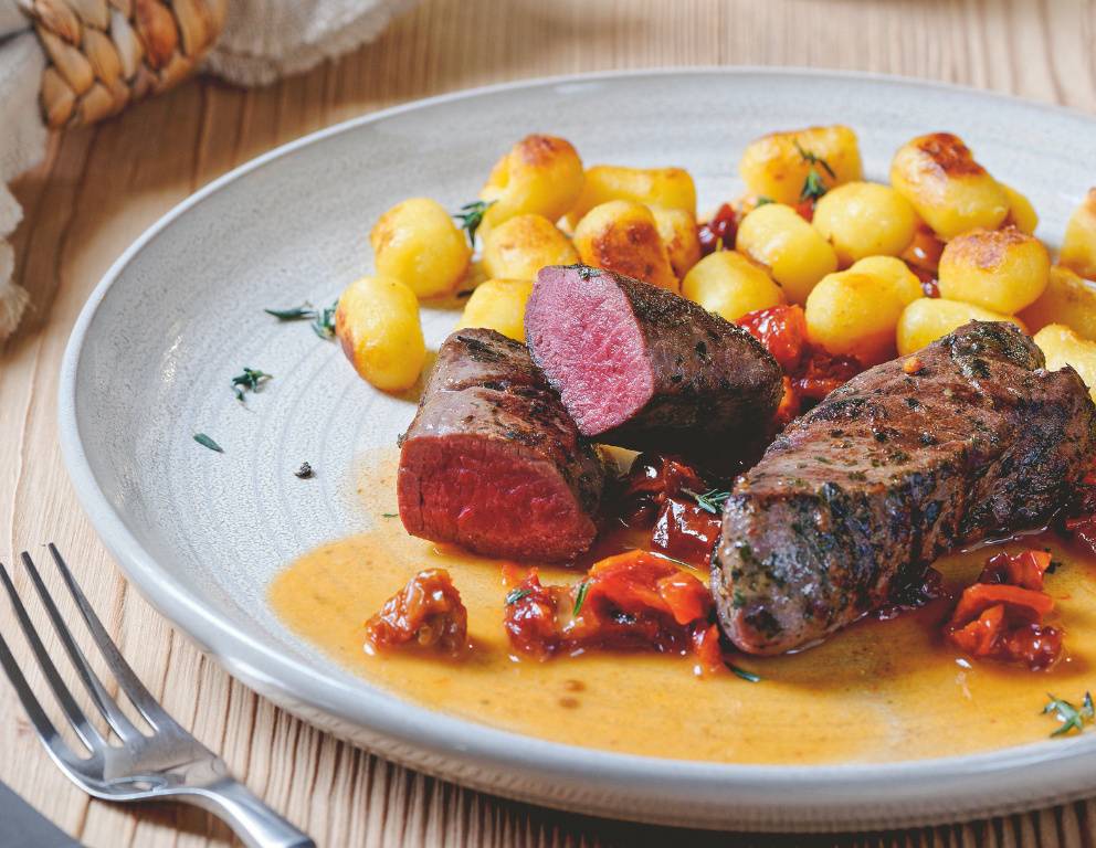 Rehsteaks mit Gnocchi und Lillet-Burger