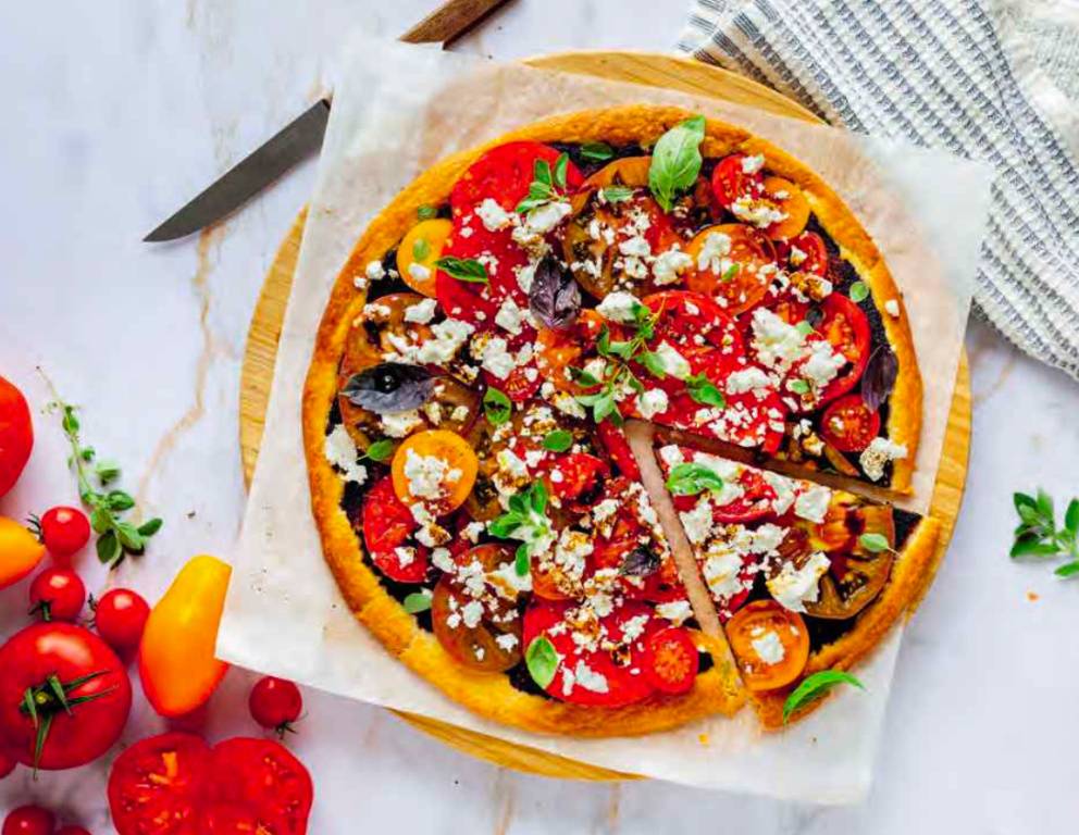 Blätterteig-Tarte mit Tapenade und frischen Tomaten