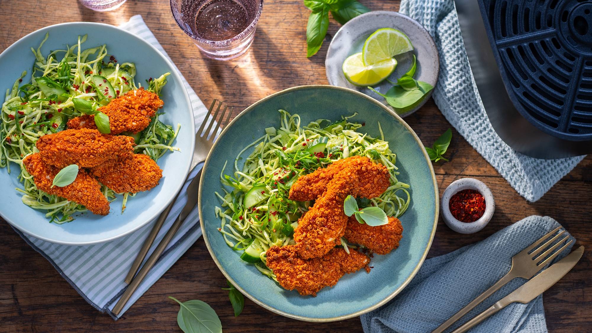 Chicken Nuggets im Airfryer mit Green Goddess Salat