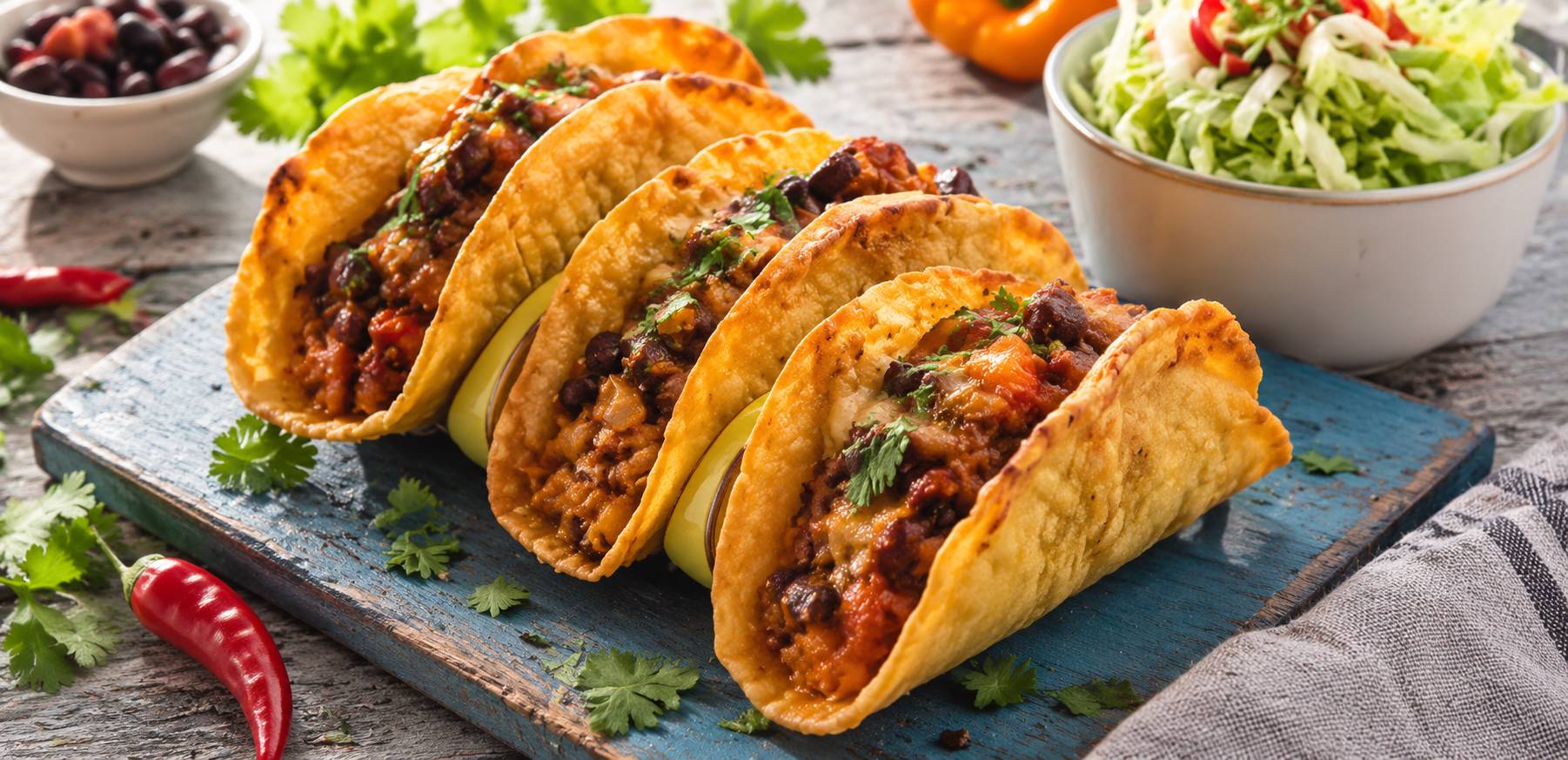 Selbstgemachte Tacos mit Bohnenfüllung