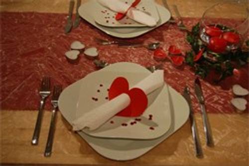 Romantisch gedeckter Tisch