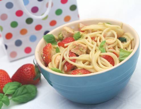 Pasta mit cremiger Lachs-Erdbeer-Sauce Rezept - ichkoche.ch