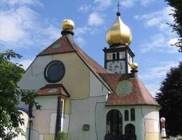Hundertwasser-Stadtpfarrkirche St. Barbara in Bärnbach 