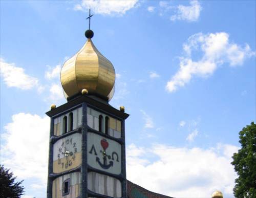 Hundertwasser-Stadtpfarrkirche St. Barbara in Bärnbach 