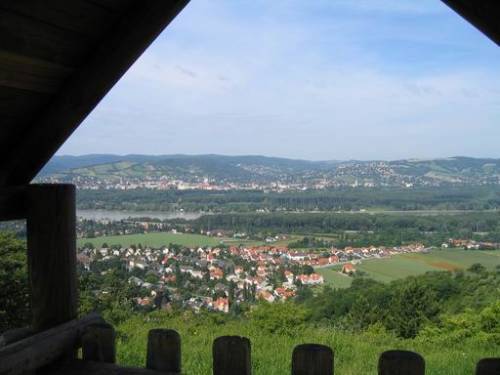 Blick vom Bisamberg auf Klosterneuburg