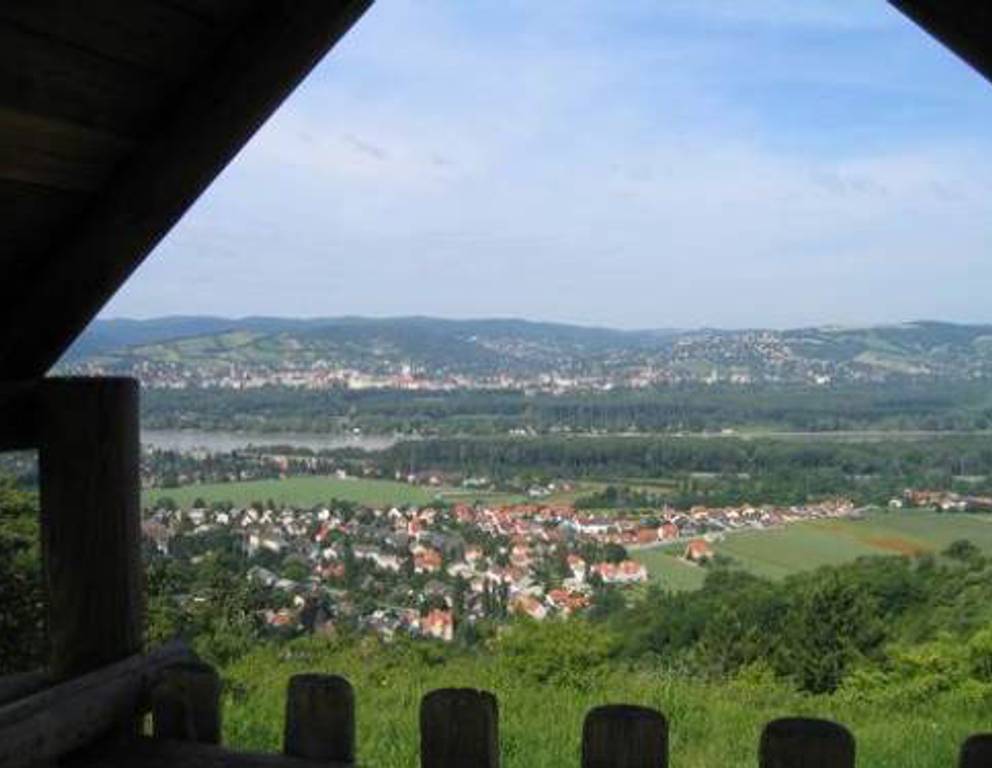 Blick vom Bisamberg auf Klosterneuburg Blick vom Bisamberg auf Klosterneuburg