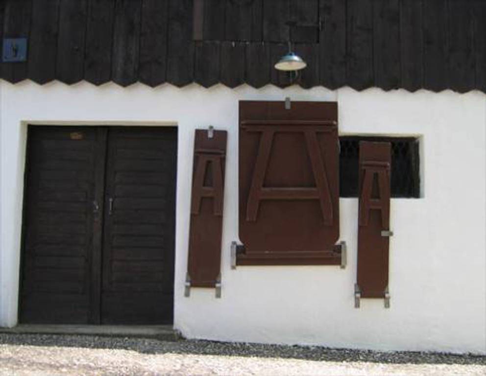 Haugsdorf - kleine Kellertrift/ aufklappbarer Tisch Haugsdorf - kleine Kellertrift/ aufklappbarer Tisch