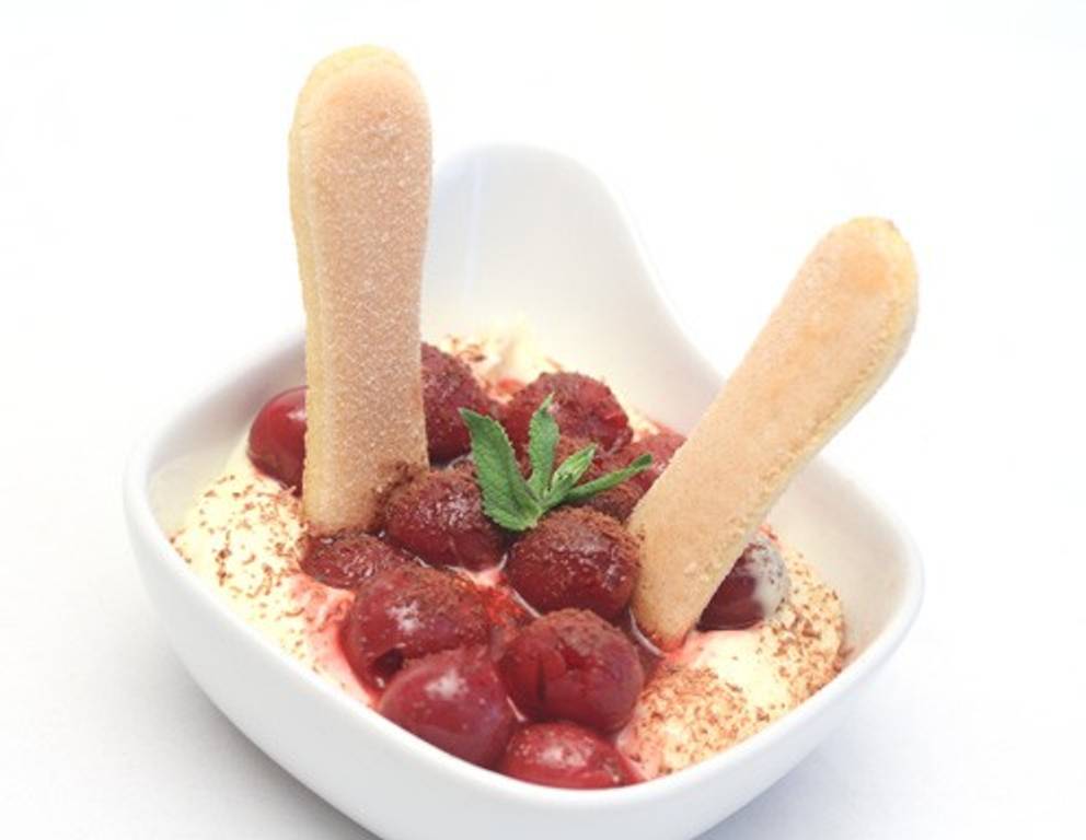 Weichsel-Kaltschale mit Topfencreme Weichsel-Kaltschale mit Topfencreme