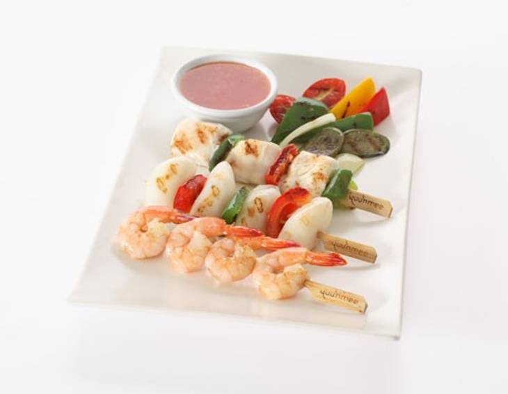 Gegrillte Meeresfrüchte & Shrimps Spieße mit orientalischem Grillgemüse Gegrillte Meeresfrüchte & Shrimps Spieße mit orientalischem Grillgemüse