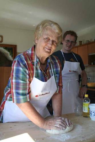 Dann muss der Teig rasten - in der Zwischenzeit wird die Fülle gemacht!