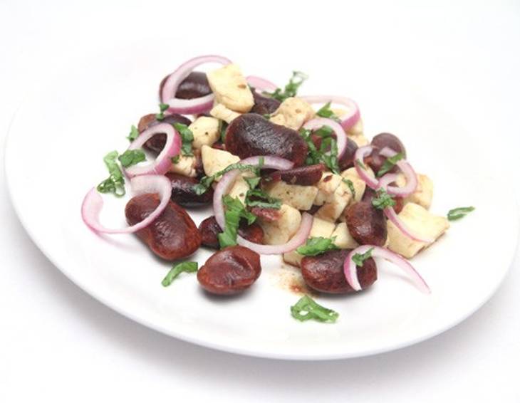 Gebratener Halloumi auf Käferbohnen Gebratener Halloumi auf Käferbohnen