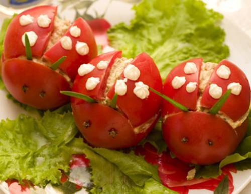 <p>gef&uuml;llte Tomaten als Marienk&auml;fer</p>