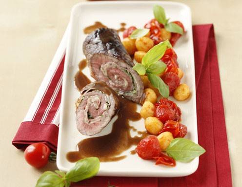 Rindsroulade mit Prosciutto und Parmesan gefüllt und Gnocchi Rezept ... Rindsroulade mit Prosciutto und Parmesan gefüllt und Gnocchi Rezept ...