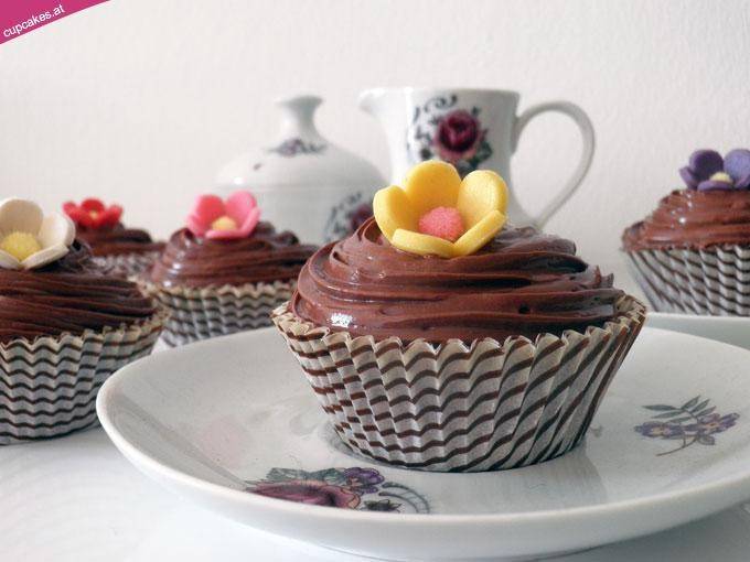 Schokoladen-Cupcakes mit Ganache