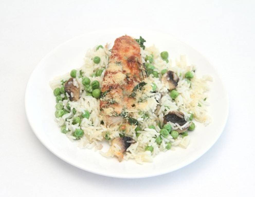 Truthahnmedaillons überbacken auf Erbsen-Champignon-Risotto Truthahnmedaillons überbacken auf Erbsen-Champignon-Risotto