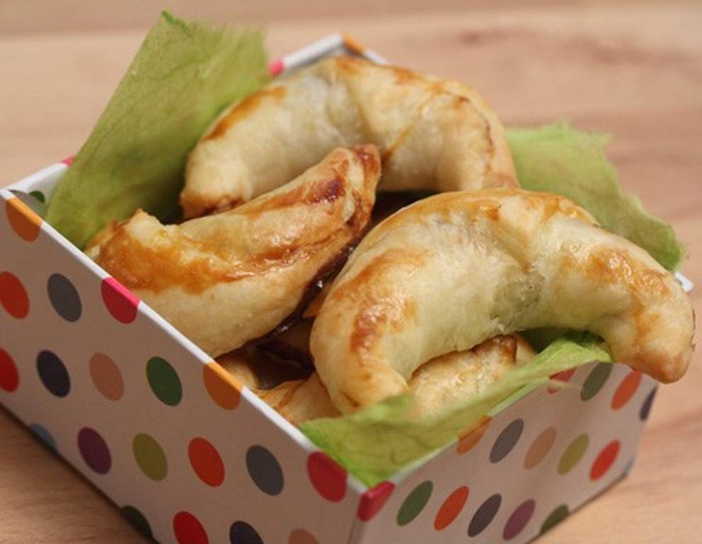 Blätterteigkipferl auf griechische Art Blätterteigkipferl auf griechische Art